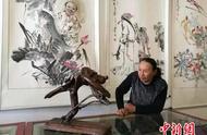 新中国同龄根雕艺术家：守护松花江浪木创作，筹建博物馆