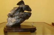 上海“大吕石馆”的珍贵奇石展示：“小飞来石”