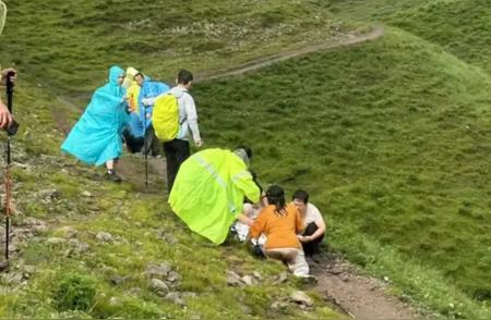 两驴友网红草甸穿越遭遇雷击，悲剧警示户外安全