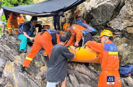 深圳驴友爬山遭遇惊险一刻，消防英雄挺身而出成功救援